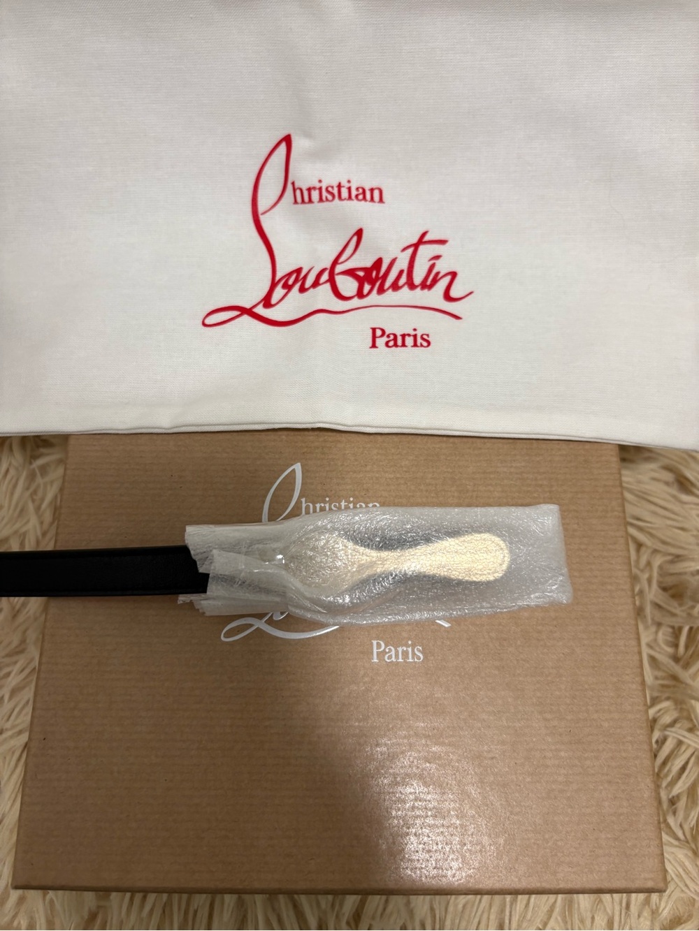Christian Louboutin Bettina Belt - Smooth Calf Leather
Reversible Black OR Red - Picture 9 of 14